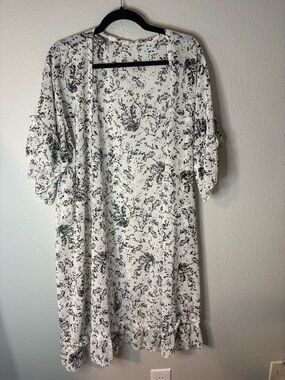 Printed White & Black Floral Kimono with Gold Accents
